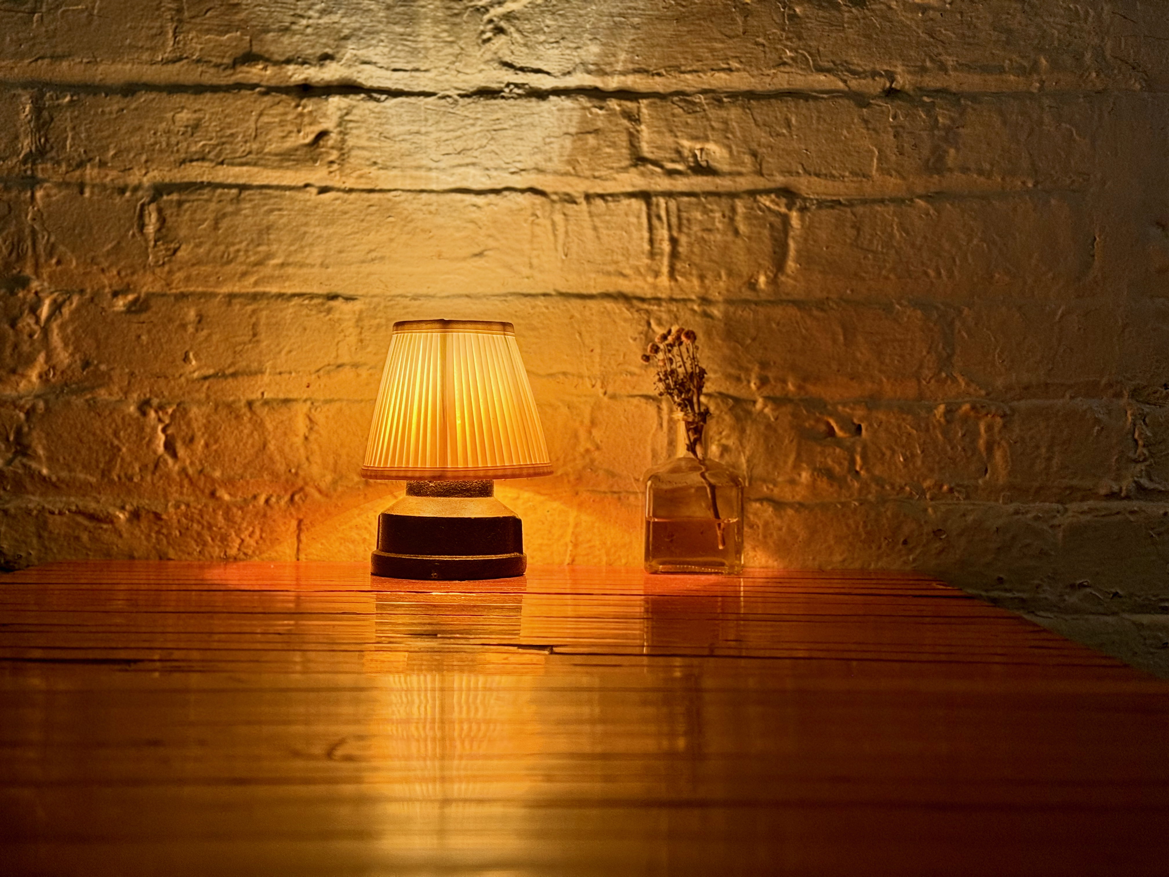 Cozy Table Lamp and Vase - Free Stock Photo | FOCA Stock